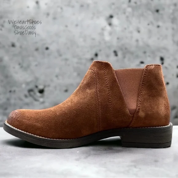 NIB Clarks Demi Beat Slip On Ankle Boots Booties Tan Brown Suede 8.5M 39.5 - Picture 5 of 12